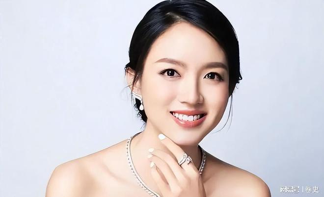 怀孕6个月上春晚站C位真人生赢家开元棋牌艳压奚梦瑶拒嫁30亿豪门(图3)